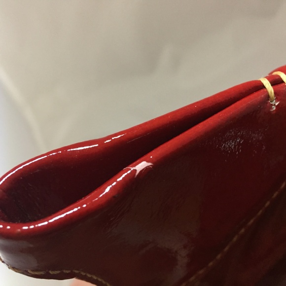 Red and black vinyl dooney and bourke purse - Picture 7 of 8